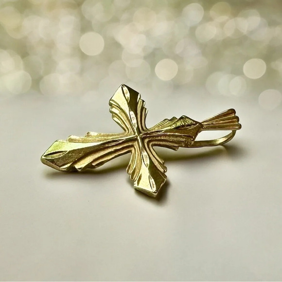 💛✨14K Yellow Gold Diamond-Cut Cross Slide Pendant Necklace - Picture 2 of 13